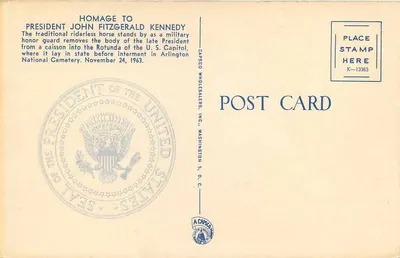 Homenagem a John F. Kennedy — cerimônia do caixão a cavalo — editor Capeco Wholesalers, Inc. — Verso