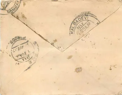 Carta postal indiana — texto em escrita devanagari — selo de 1 anna Victoria e carimbo 'INDIA POSTAGE' — Verso