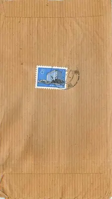 Carta postal em cartão — selo de 8 yuans — editor não visível — número de série não legível