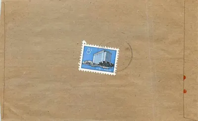 Cartão postal chinês — selo de 8 fen com impressão de edifício — destinado à Caixa de Crédito Popular da China, filial de Hong Kong
