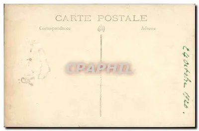 Niño con abrigo y sombrero — frente a una reja — tarjeta postal datada 1920 — Reverso