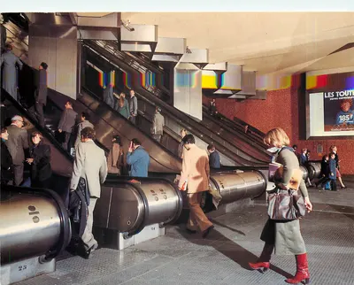 Estação Charles de Gaulle-Etoile — Paris — RATP RER