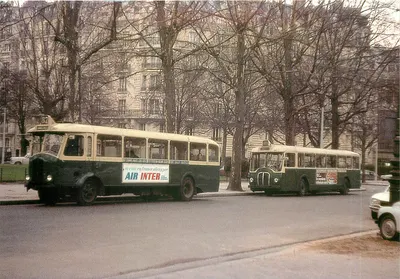 Dois ônibus parisienses — TN4H e OP5 — Museu dos Transportes Urbanos Paris-Saint-Mandé
