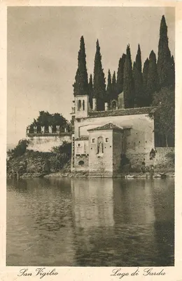 San Vigilio — igreja sobre o lago de Garda