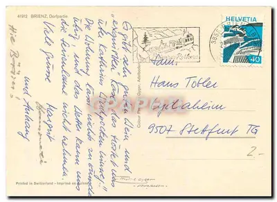 Vila alpina — ruas pavimentadas e casas de madeira — Verso