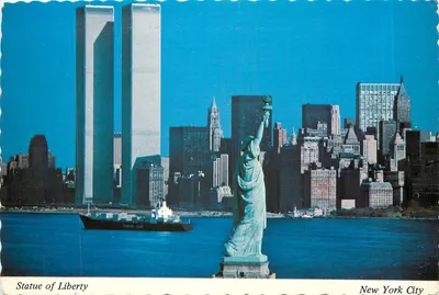 Estátua da Liberdade — Torres Gêmeas e skyline de Manhattan — Alfred Manzer, Inc.