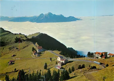 Rigi-Staﬀel 1600 m — Vista sobre o lago de Nebel e o Pilatus — editor não visível