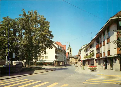 Schmiedgasse com igreja de Riehen — vista da rua e da torre da igreja — editor Hans Frey, Basel