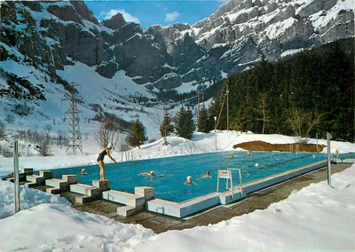 Löscbe les Bains — Piscina de inverno ao pé do Gemspass — Foto Käppeli