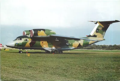 Avião An-72 da Força Aérea ucraniana — camuflado verde e bege — editor AVICO PRESTART + RESTART