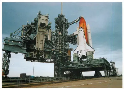 Kennedy Space Center — Shuttle Discovery na plataforma de lançamento 39B — Impact