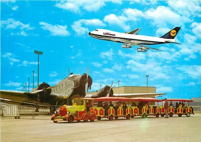 Aeroporto de Frankfurt — Trem turístico e avião Lufthansa — Editor Michel & Co.