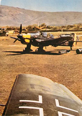 Junkers Ju 87B — Stuka — após batalha — After the Battle, Church House, London