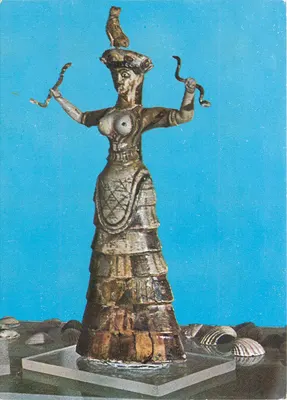 A pequena deusa dos serpentes — do palácio de Cnossos — Museu de Héracleia