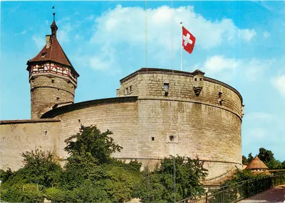 Castelo de Schaffhausen — vista com bandeira suíça — Photoglob-Wehrli AG, Zurique
