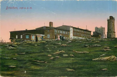 Brocken, 1142 m acima do nível do mar — vista do abrigo e do farol — editor não visível