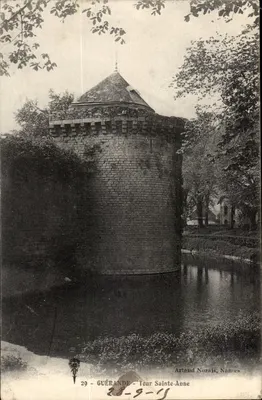 Guérande - Torre Santa Ana — vista da torre medieval cercada por água — editor Arteud Nozais, Nantes, n°29