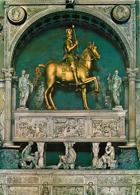 Bergame - Interior da capela Colleoni - Estátua equestre de Bartolomeo Colleoni (santo Sisto)