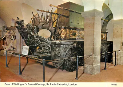 Carro funerário do Duque de Wellington — Catedral de St. Paul, Londres — Série de cartões postais Charles Skilton n° 04582