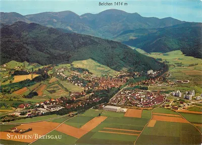 Staufen/Breisgau — vista aérea com o Belchen 1414 m — Bildverlag Hermann-Heß & Co.