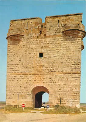 Aigues-Mortes (Gard) — A Torre Carbonnière defendendo a cidade — Éditions Naturelles