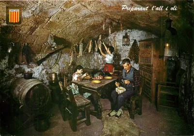 Preparando alho e azeite — cena de cozinha subterrânea — Editor: Comercial Escudo de Oro, S.A. - Barcelona, n° 1887
