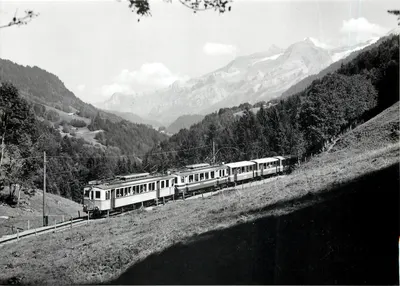 Pociąg między Echenards a Planches — BDe 4/4 11 i 2, B2 34, 32 i 33 — Foto G. Hadorn — 157.7 ASD