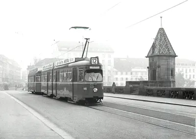 Tramwaj nr 12 — most na Rzecze Ren — BVA 645 (Düwag) — Foto J.L. Rochaix