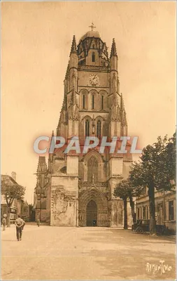 Saintes — Catedral de São Pedro — Torre do século XV — Edições Artísticas Raymond Bergevin
