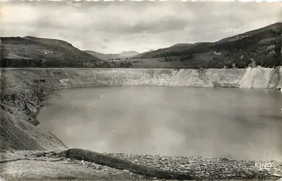 Lac d'Issarlès — Ardèche, alt. 997 m — Edição Marret-Diamond - Le Puy