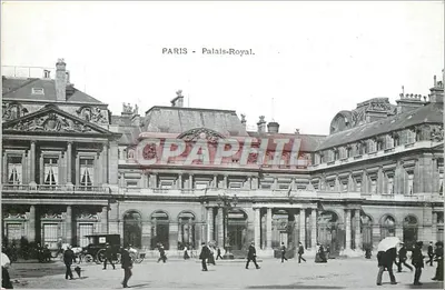 Paris - Palácio Real — vista da praça interna — editor não identificado