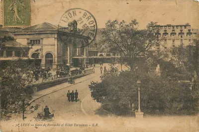 LYON — Gare de Perrache et Hôtel Terminus — E.R.