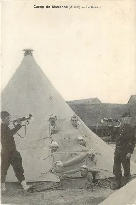 Camp de Sissonne (Aisne) — O Despertar — Cartes Postales