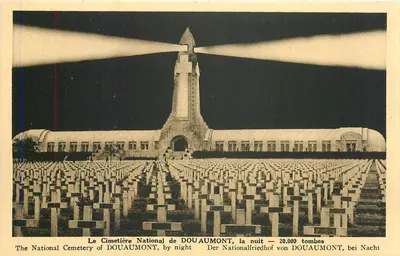 Cemitério Nacional de Douaumont — noite — 20.000 túmulos — Héliogravure Loubier Macon
