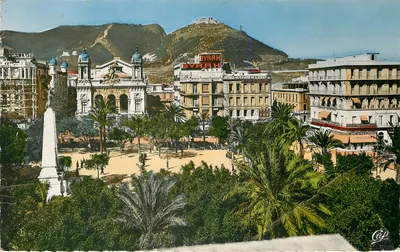 Oran - Praça do Mariscal-Foch — O Teatro e a Colina de Santa Cruz — C.A.P. (55) Réal-Photo