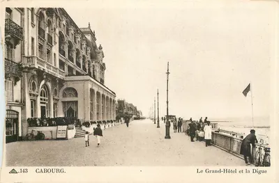 Cabourg — O Grand-Hôtel e a Digue — Bilhete postal antigo n°143