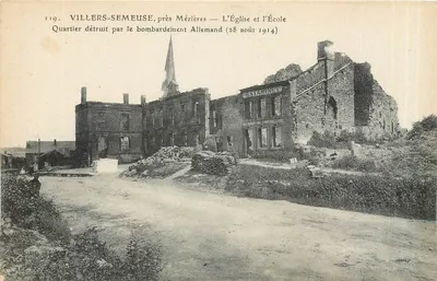 Villers-Semeuse, perto de Mézières — A Igreja e a Escola destruídas pelo bombardeio alemão (28 de agosto de 1914)