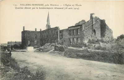 Villers-Semeuse, perto de Mézières — A Igreja e a Escola destruídas pelo bombardeio alemão (28 de agosto de 1914)