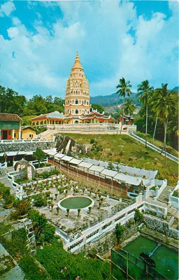 Pagoda Kek Lok See Templo — Ayer Itam, Penang — Publicado por P. M. S. Mohamed Noordin, Penang