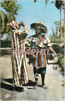 Dois homens em traje local — Marrakech — Cap