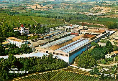 Cavas Codorniu — Vista aérea da fábrica e do castelo — Editor não visível
