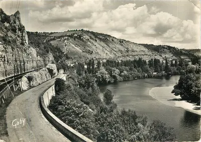 A Vale da Dordogne — Vista Amont — Éditions « Gaby »
