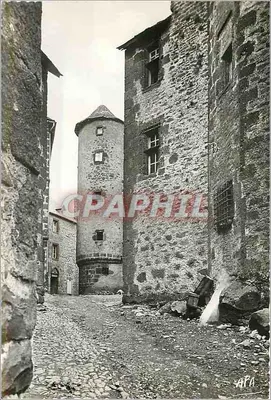 Salers (Cantal) - A Torre e a Rua dos Templários — Sociedade das Curtes-Fotografias APA-POUX - Albi