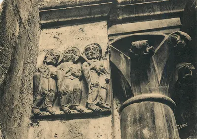 Vienne-sur-le-Rhône — Interior da catedral, capitel do século XII — Crémus