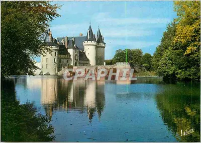 Sully-sur-Loire — Castelo feudal do século XIV e seu reflexo na Sange — Edições Valoire