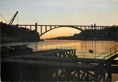 Ponte de Arrábida — Ponte de Arrábida ao entardecer — editor não visível