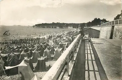 Fouras (Charente-Maritime) — A hora do banho na grande praia — Foto J. Magon