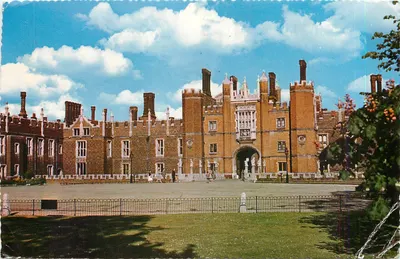 Fachada Oeste, Palácio de Hampton Court — vista do palácio — Photographic Greeting Card Co. Ltd., Londres