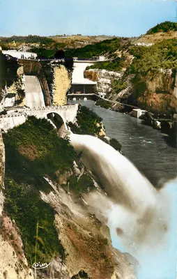 Represa de Génissiat (Ain) — Vista geral - Canal de drenagem e Doucine — Ed. Perrier Combier