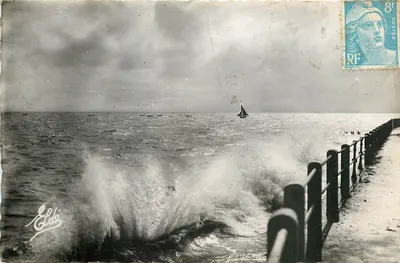 Luc-sur-Mer (Calvados) — Efeito de onda na dique — Edição Eldé